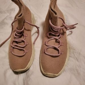 Comfy light pink shoes!